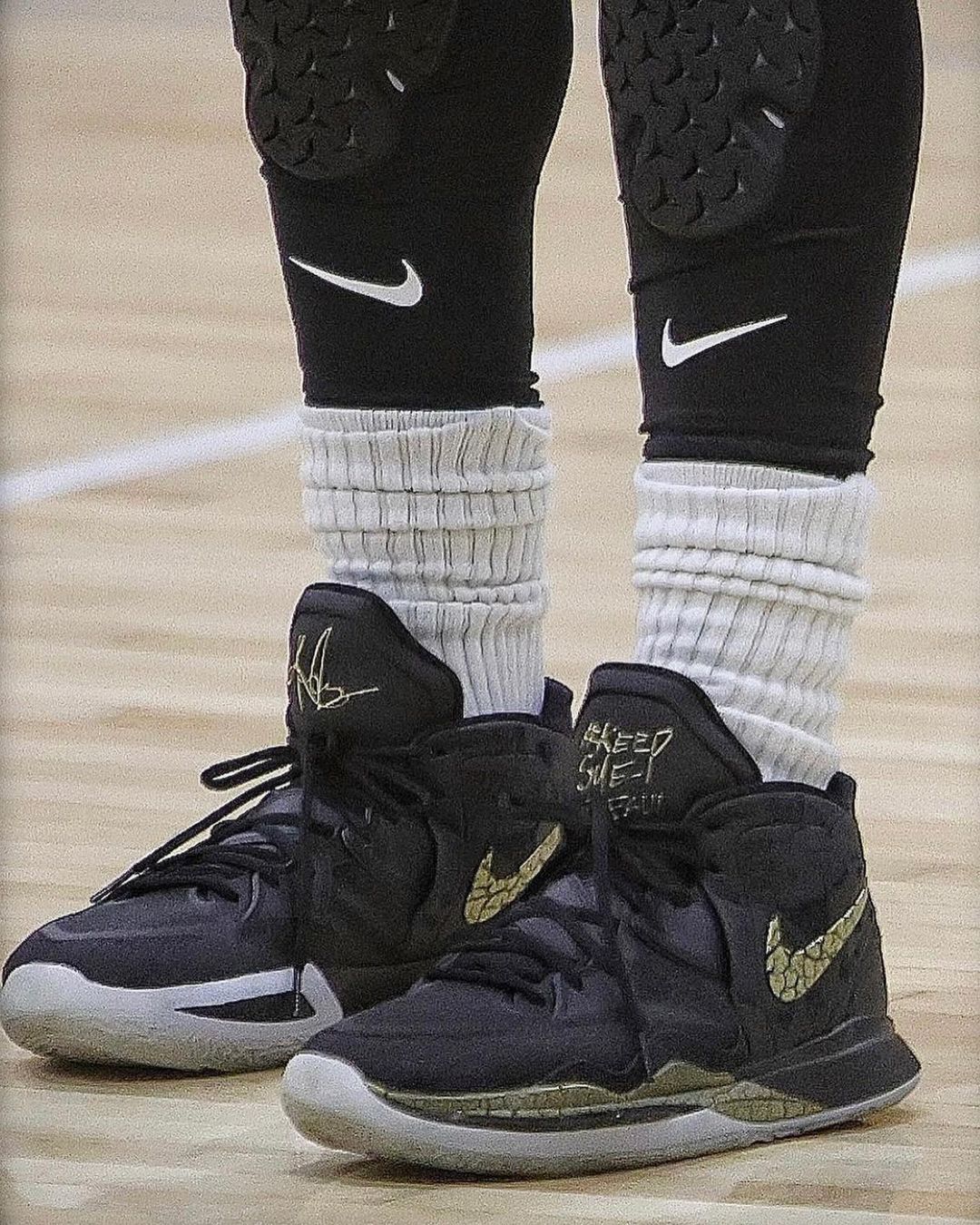 梅西：踢球不会在意纪录；希望能够参加2026世界杯（梅西：踢球不为纪录，盼出战2026年世界杯）